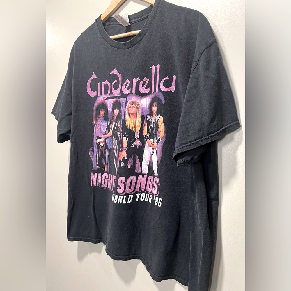 Gildan Black Cinderella Night Songs Graphic T-Shirt
size XL - Picture 3 of 5